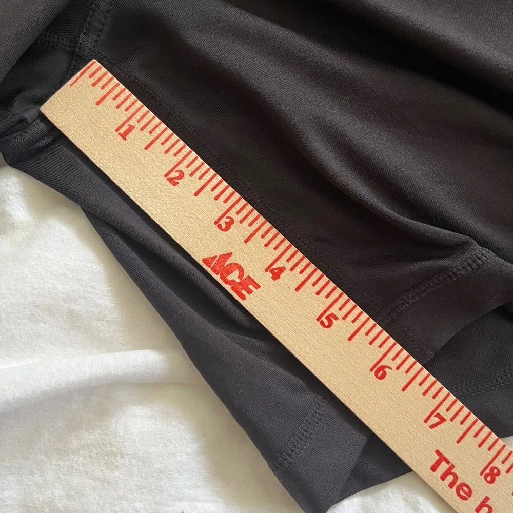 Vuori Kore Shorts Mens Size Large Black Activewear 7.5 Inch Inseam V302